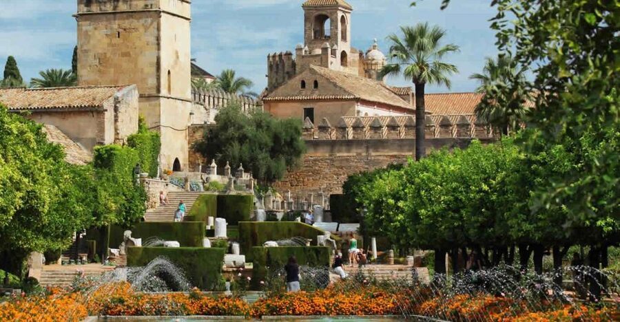 Cordoba: Alcazar of The Christian Monarchs Tickets and Tour - Finding the group at the main gate (and why minutes matter)