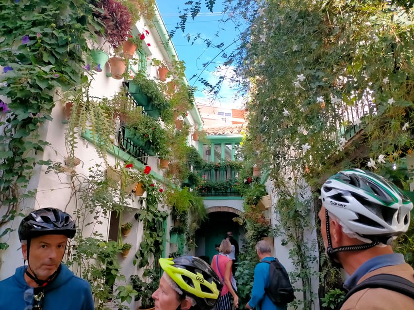 Cordoba Courtyards by Bike, Electric Bike - Patio stop 1: where the senses do the talking