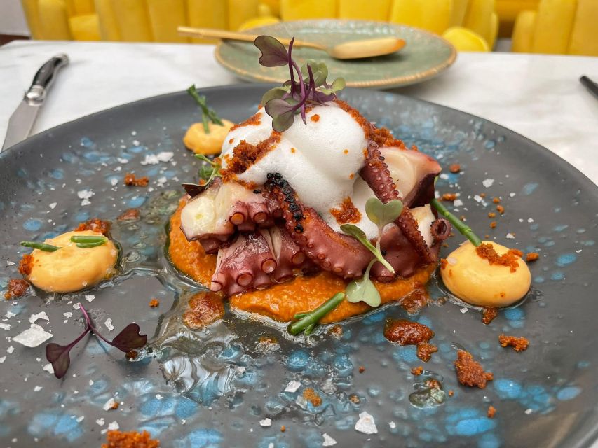 Cordoba: Flamenco Show at Tablao El Jaleo & Optional Dinner - The room experience: cozy for a reason, not an accident