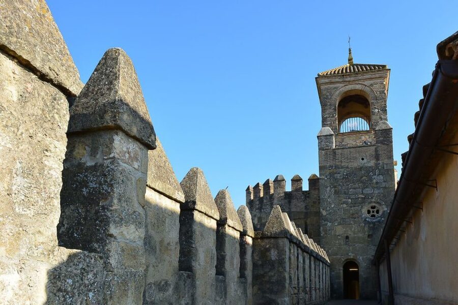Cordóba: Gardens & Fortress of Catholic Monarchs Guided Tour - What the Avenue of the Monarchs adds in the gardens