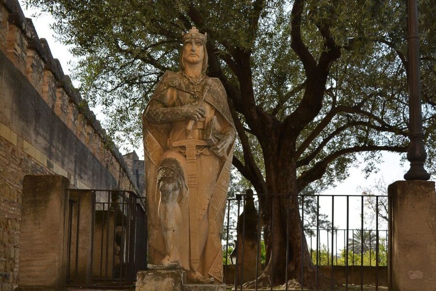 Cordóba: Gardens & Fortress of Catholic Monarchs Guided Tour - When interiors are limited: guides who adapt (Paquita and Carmen)
