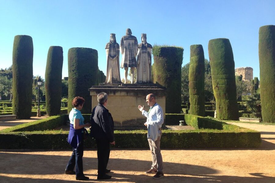 Cordóba: Gardens & Fortress of Catholic Monarchs Guided Tour - Languages and what “live guide” changes for this site