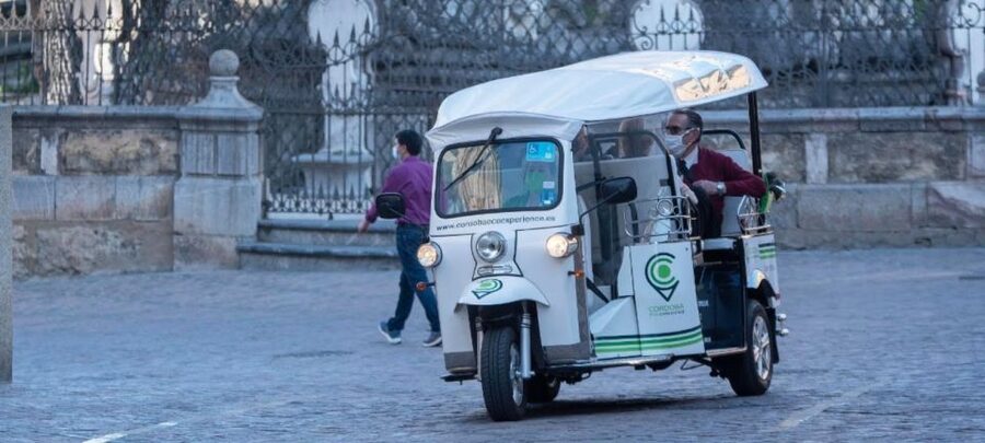 Córdoba: Guided City Tour by Tuk-Tuk - Starting at Plaza de las Tendillas: the easiest way to orient