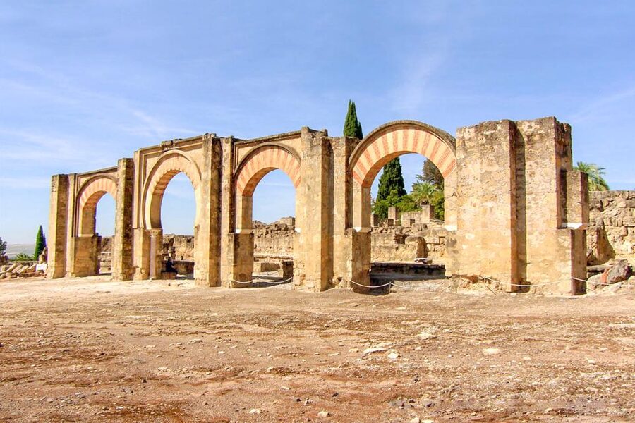 Córdoba: Guided Tour of Azahara Medina - Walking the north sections: how the guide turns ruins into a lived city