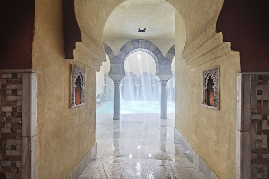 Córdoba: Hammam Al Ándalus Entry Ticket w/Optional Massage - Finding Hammam Al Ándalus: a simple walk from the Mosque Cathedral