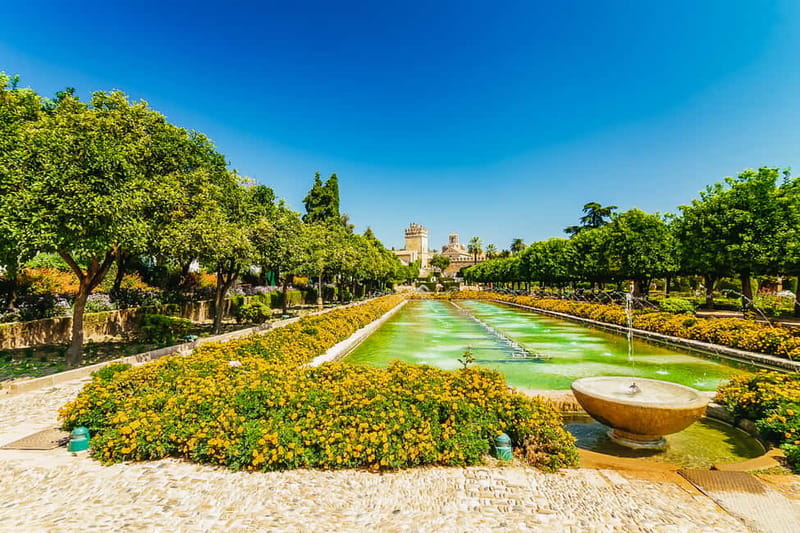 Córdoba: Jewish Quarter, Mosque, and Alcázar Tour - Guide Style, Headsets, and Group Size: What to Expect