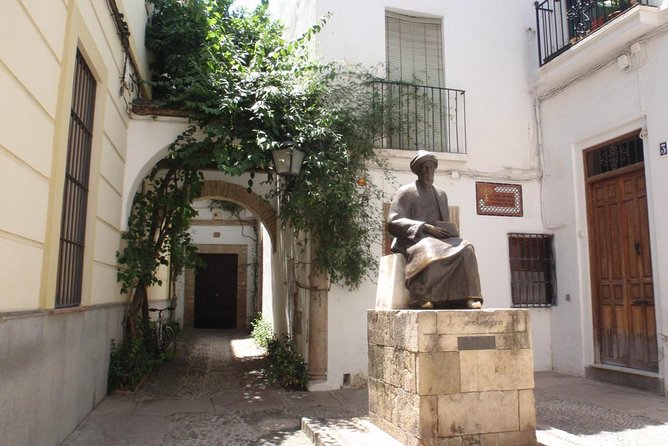 Cordoba Monuments Intensive Tour in English Tickets included - The Mercado-style stop: Zoco Municipal de Artesania