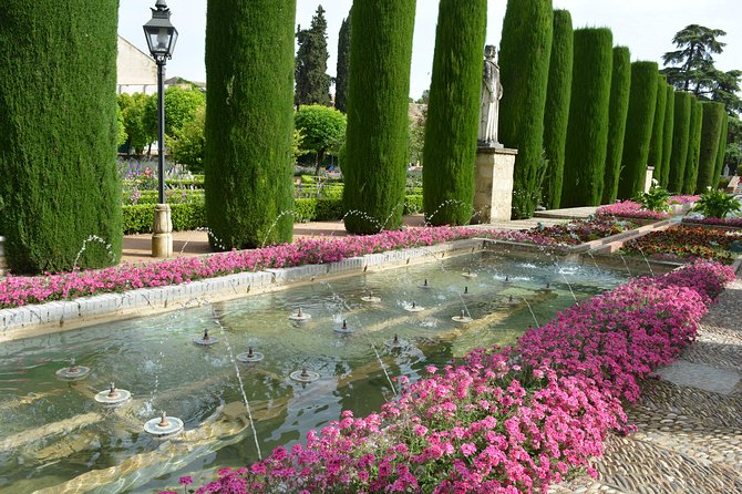 Cordoba Monuments Intensive Tour in English Tickets included - La Judería on foot: the lanes that explain Cordoba’s crossroads