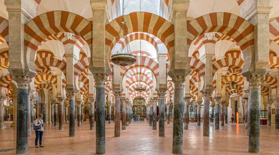 Córdoba: Mosque and Alcazar Private Tour with tickets - Puerta del Puente and the Guided Walk Through Key Corners