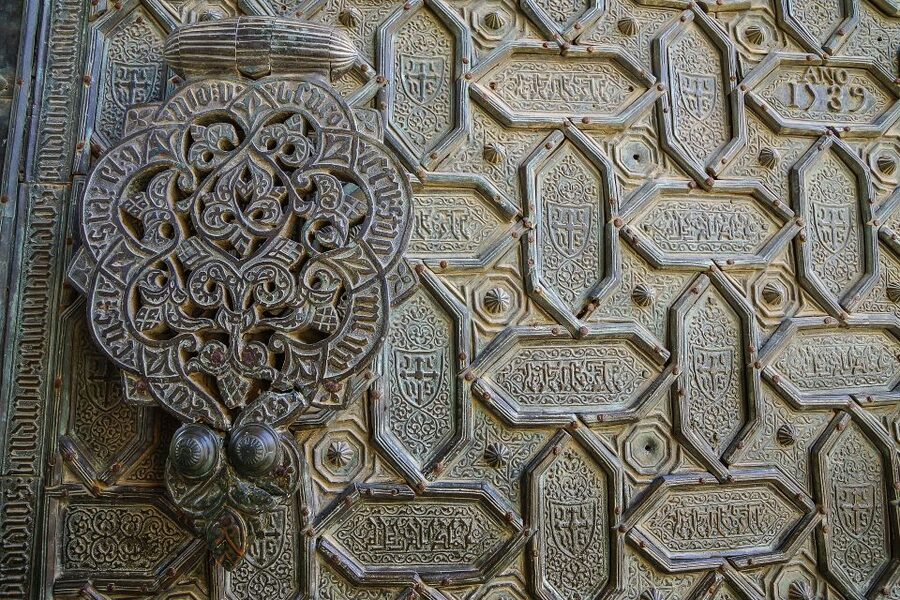 Córdoba: Mosque-Cathedral and Alcazar Tour - Moving to the Alcázar: Skip the Line, Then Work With the Closure