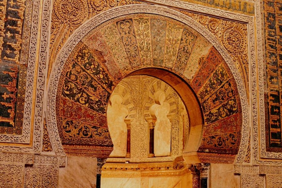 Cordoba: Mosque-Cathedral and Jewish Quarter Guided Tour - Plaza del Triunfo Meetup: setting the tone for Cordoba’s layers