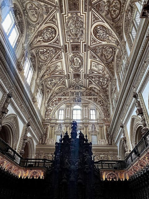 Córdoba: Mosque-Cathedral Guided Tour - Inside the Great Hall: Columns and Arches With Real Purpose