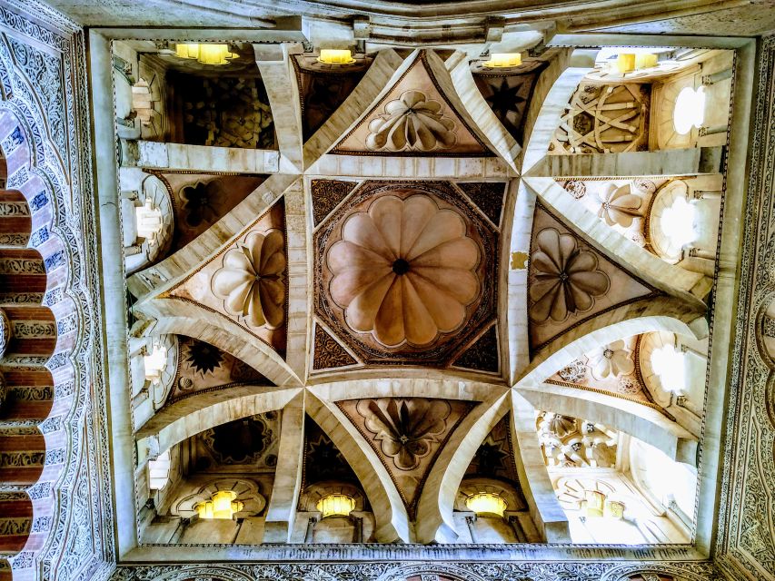 Córdoba: Mosque-Cathedral Guided Tour - Where Christian Chapels Fit In After the Reconquest