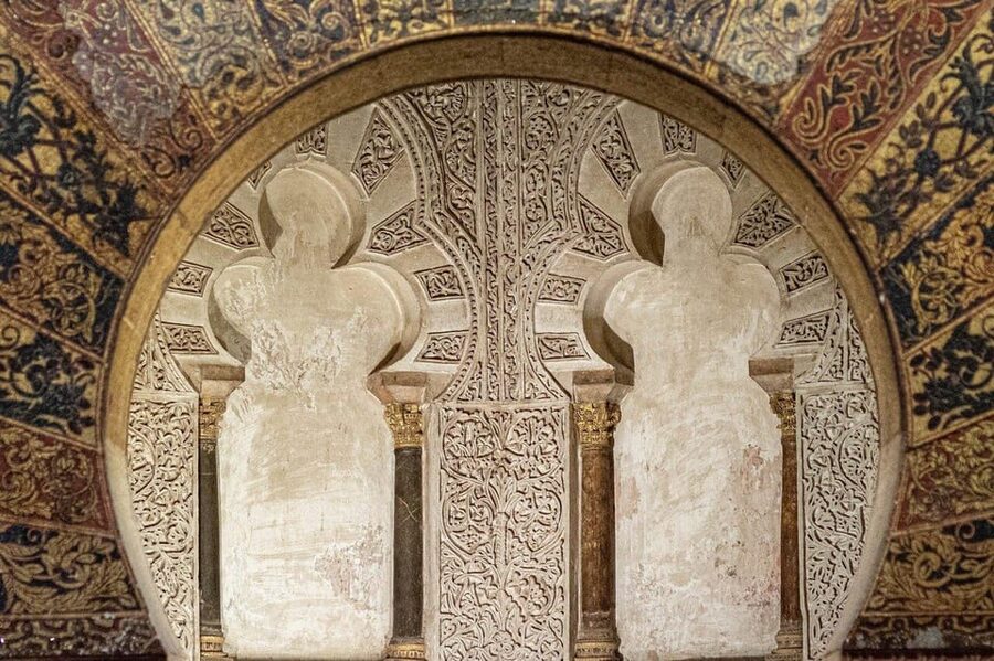 Córdoba: Mosque-Cathedral Guided Tour - Language, Headphones, and Crowd Reality
