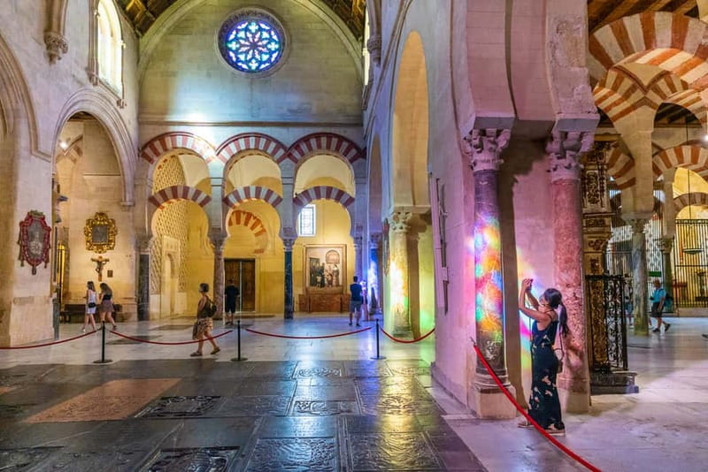 Córdoba: Mosque, Jewish Quarter & Tour with Ticket - Zoco Municipal, Plaza de Tiberíades, and a quick in-between move