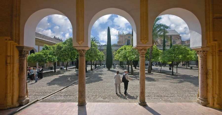 Cordoba Mosque & Jewish Quarter Tour with Tickets - The Jewish Quarter walk: Judería streets, the Zoco market, and Maimonides