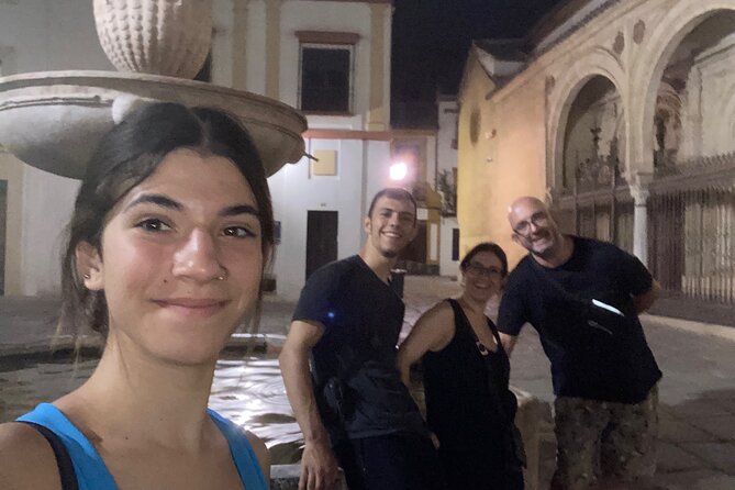 Córdoba Scavenger Hunt and City Highlights Walking Tour - Alcázar de los Reyes Cristianos: Mid-Route Energy and Photo Moments