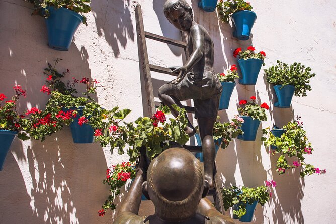 Córdoba Scavenger Hunt and City Highlights Walking Tour - Estatua de Maimonides: A Thoughtful Pause in the Middle