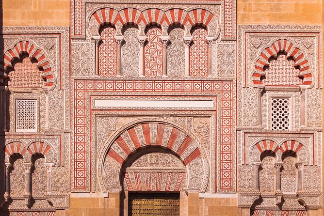 Córdoba Scavenger Hunt and City Highlights Walking Tour - Starting at Puerta del Puente: First Clue in a Classic Spot