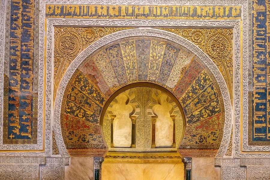 Córdoba: Skip-the-Ticket-Line Mosque-Cathedral Guided Tour - Inside the Prayer Hall: the arches do the talking