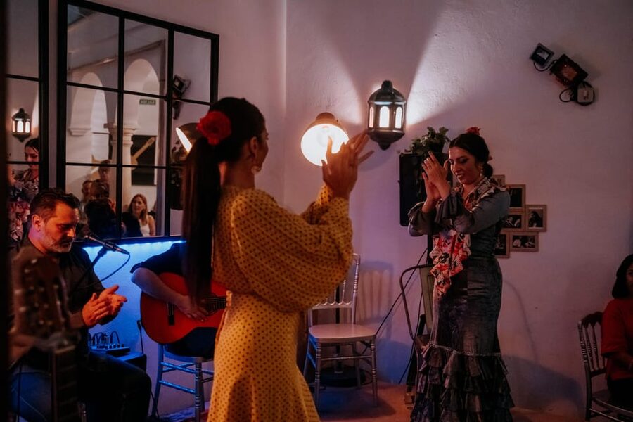 Córdoba: Tablao Flamenco at Doble de Cepa with Optional Meal - Flamenco and location: why Doble de Cepa works in Córdoba