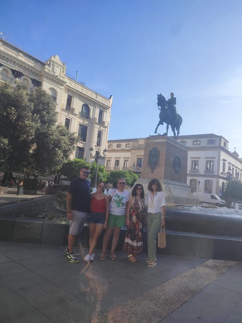 Córdoba: Tour of the three cultures to see the city in a day - Calleja de las Flores: the lane that teaches you how Córdoba moves