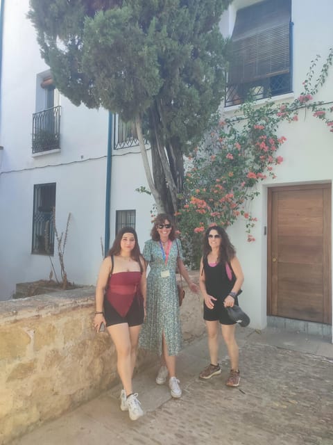 Córdoba: Tour of the three cultures to see the city in a day - La Judería and the synagogue stop: where the maze makes sense