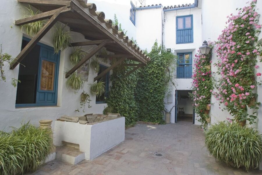 Córdoba: Viana Palace Gardens and Patios Entry Ticket - Córdoba’s Patio-World: Why Viana feels different