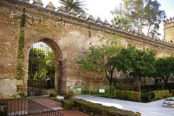 Gardens & Fortress of Catholic Kings Tickets & Tour in English - Timing, Meet-Up, and How to Get There Smoothly at 10:15