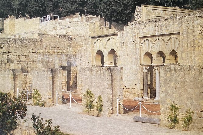 Guided tour of Medina Azahara in Spanish with Bus. Official Guides - Museum or Interpretation Center Entry: Build a Base Fast