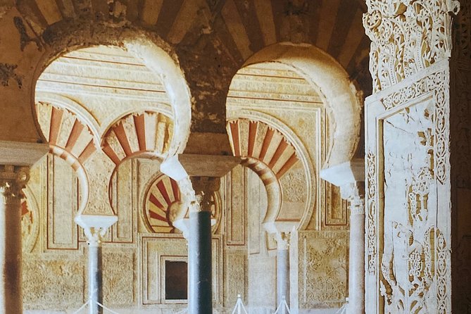 Guided tour of Medina Azahara in Spanish without Bus. Official Guides - Virtual reality in the projection room: a fast map for your brain