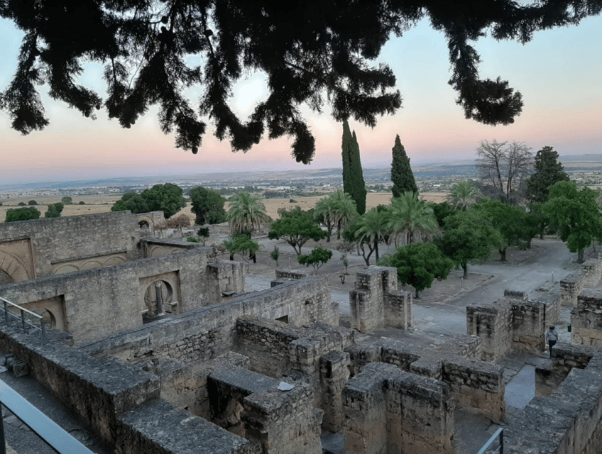 Guided tour of Medina Azahara only in french - Sunset views over the Guadalquivir valley: when the setting does half the work