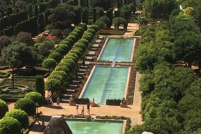 Guided tour of the Alcazar de los Reyes Cristianos in Spanish - What you’ll see inside: rooms with a layered backstory