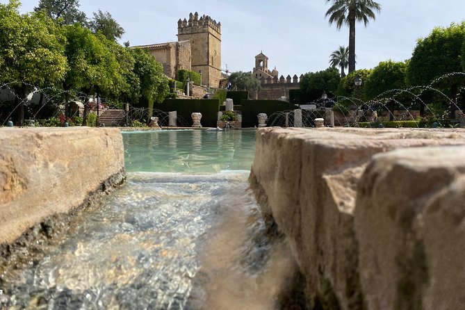 Guided tour of the Alcazar de los Reyes Cristianos in Spanish - Courtyards: the most Córdoba-feeling part of the visit