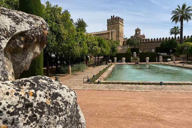 Guided tour of the Alcazar de los Reyes Cristianos in Spanish - Who this tour is best for (and who might want a different option)