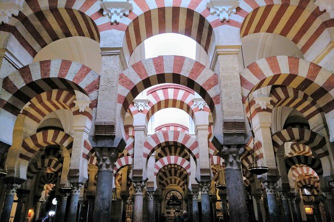 Guided tour of the Mosque-Cathedral of Cordoba in Spanish - Why the Mosque-Cathedral feels like two (or more) monuments in one