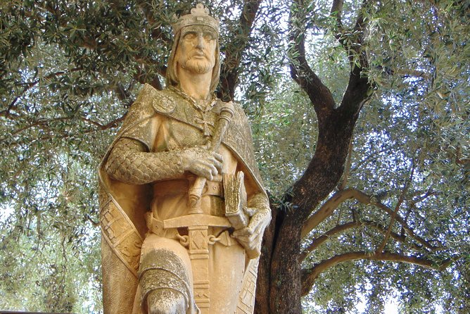 Guided visit to Alcazar de los Reyes Cristianos with admission - Who this guided visit suits best