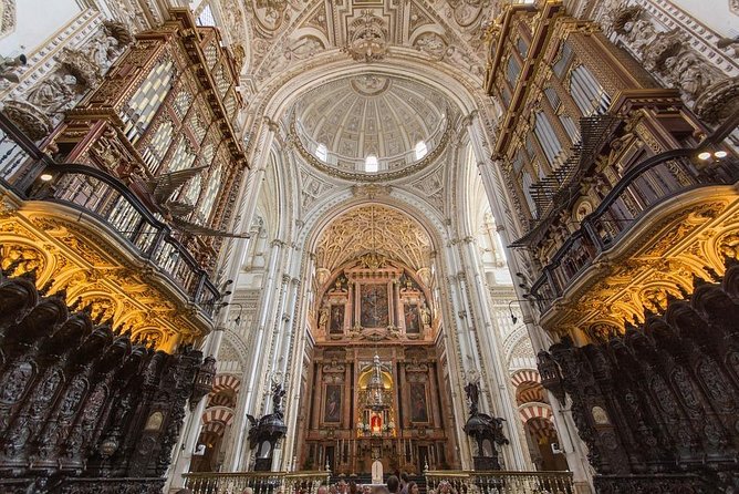 Guided visit to the Mosque-Cathedral, Jewish Quarter, Alcazar and Synagogue. Official guide - Mosque-Cathedral first: Patio de los Naranjos sets the tone