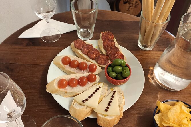 Indulge in Cordoba: Local Wines & Tapas Tasting - The setting: exclusive shop time for a small group