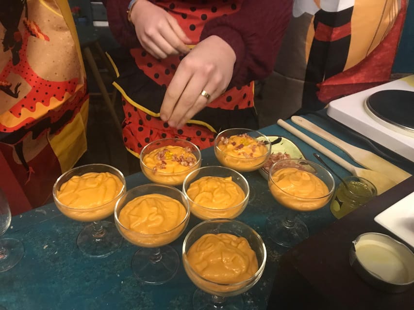 Local cooking class in Cordoba. Hands on: Salmorejo - Finding the place: the Black Door, Yellow Background trick