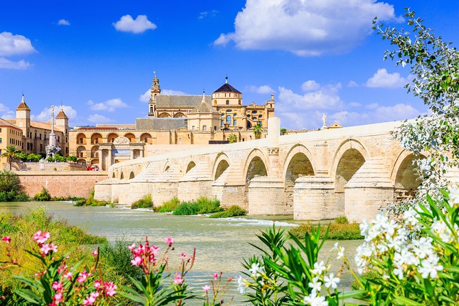 Mosque-Cathedral, Alcazar & Jewish Quarter with Tickets - La Judería and the Synagogue Stop: More Than a Photo Lane