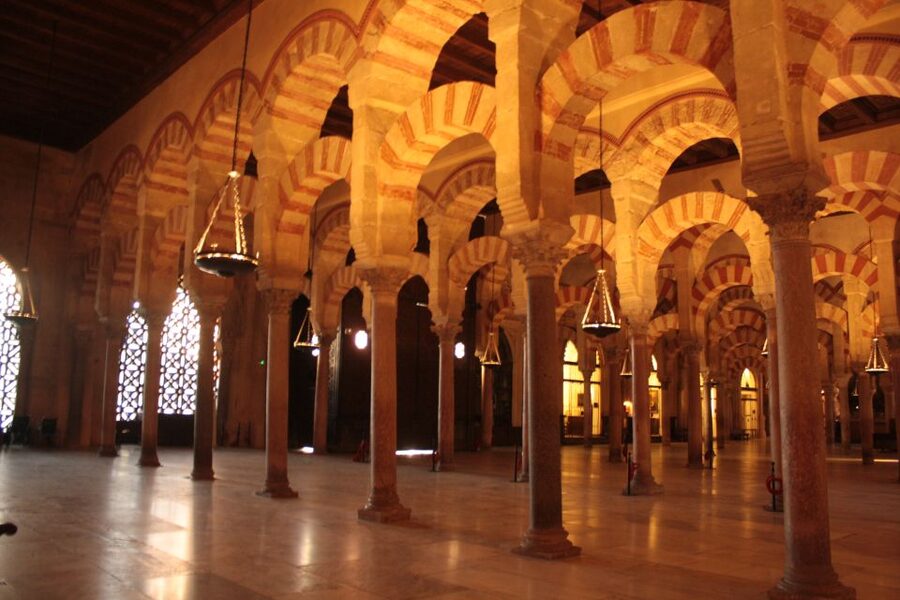 Mosque-Cathedral of Cordoba: Entry Ticket and Guided Tour - Dress code and temple etiquette so you can enter smoothly