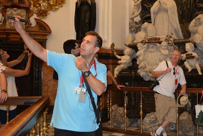 Mosque of Cordoba History Tour in English Tickets included - Timing inside: how to get photos without losing the story