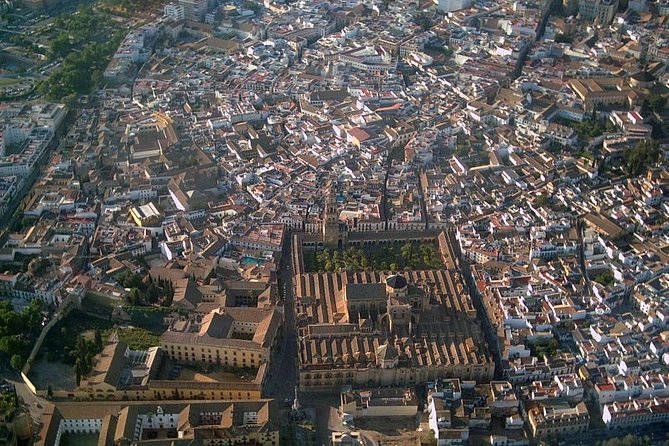 Private 3-hour Walking Tour of Cordoba with official tour guide - La Judería (Jewish Quarter): Atmosphere With a Point