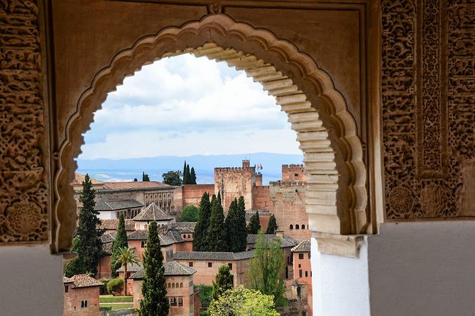 Private official tour guide for visit to Alhambra in Granada from Cordoba Hotel - The 3-hour guided block inside the Alhambra complex