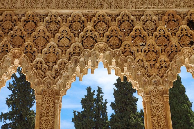 Private official tour guide for visit to Alhambra in Granada from Cordoba Hotel - Palace of Carlos V in 20 minutes: a different style inside the complex