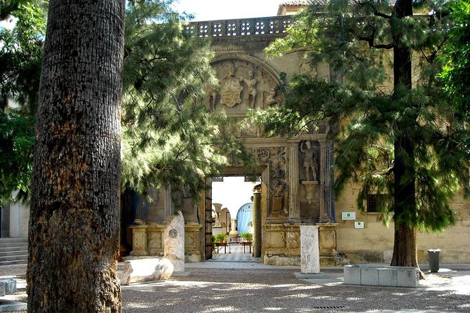 Private tourist route in Córdoba - Jewish quarter and Roman bridge: the city as a walkable map
