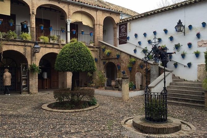 Private Visit Mosque-Cathedral, Jewish quarter, Alcazar and Synagogue - Pickup, meeting points, and avoiding the awkward start