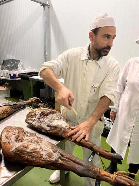 Tapas Tour Cordoba & Wine Experience with chef and sommelier - Stop One: Iberian Ham and the Cut Differences That Actually Matter